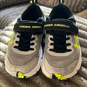 Under Armour Black and Gray Sneakers with Modern Design